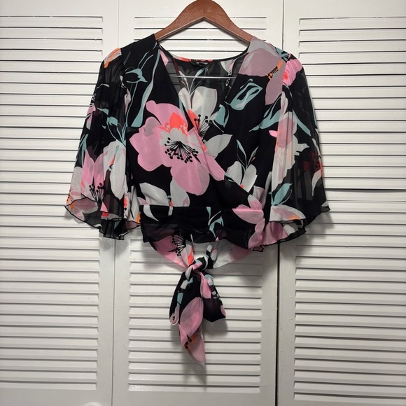 Express Bandana Floral Wrap Short Flowy Sleeves Black and Pink Size S - Picture 1 of 5